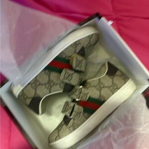 Gucci Kids Sneakers with Green and Red Stripes